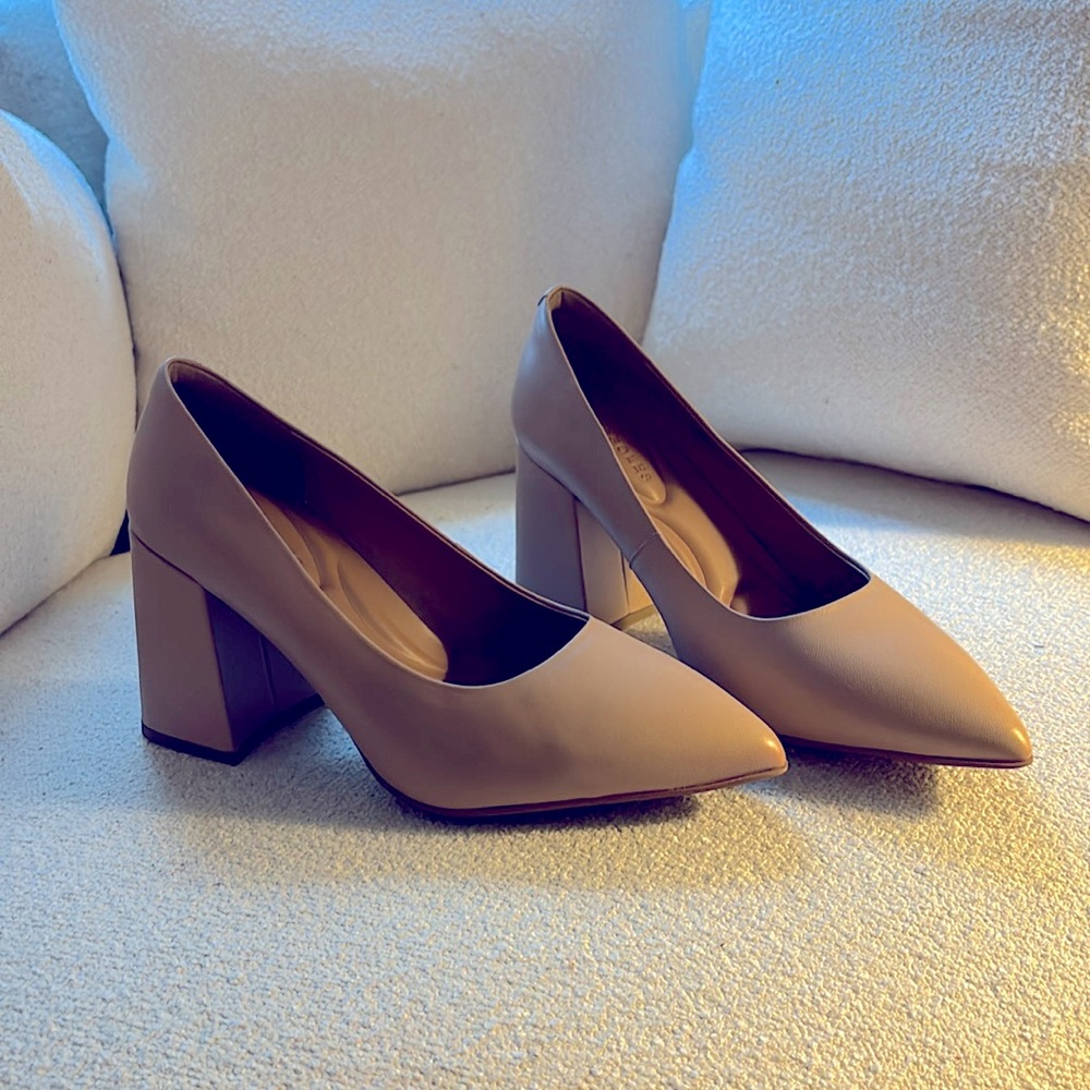 Never worn fashion Aerosoles!